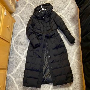 Very stylish maxi down coat by Sanctuary. Belted, black